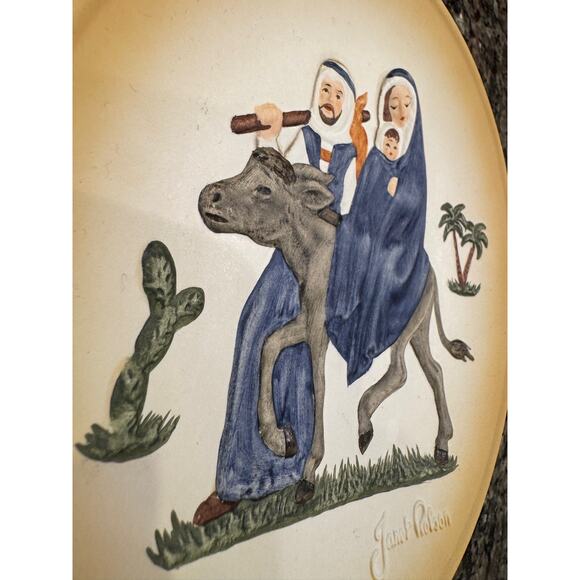 Vintage Goebel 1974 Flight into Egypt Plate Janet Robson Jesus Mary Joseph 3D - Picture 2 of 5